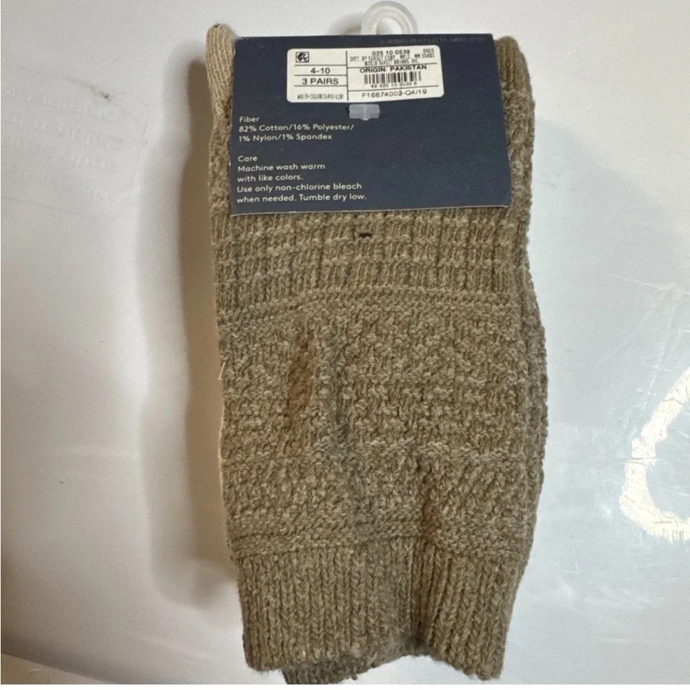 Universal Thread Socks Multicolor 3 Pack, 4-10 size Cotton Blend NWT Winter